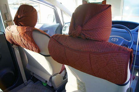 【トヨタ　ラクティス】に『前座席用シートカバー』を装着しました